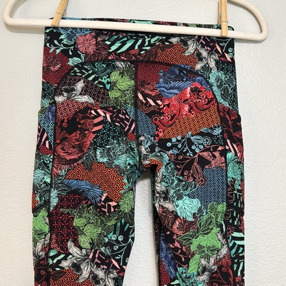 Lululemon Speed Up Tight *Full-On Luxtreme 28"
Zen Clash Multi - Picture 8 of 13